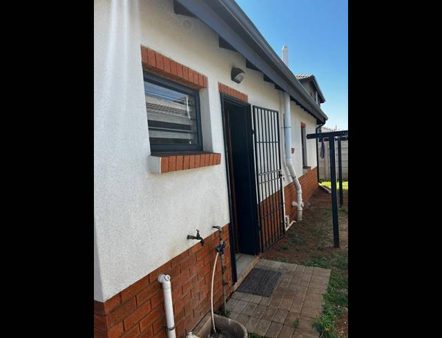 3 BEDROOM COMPLEX FOR SALE IN ALBERTSDAL